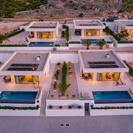 Cloud 9 D4 Villa
